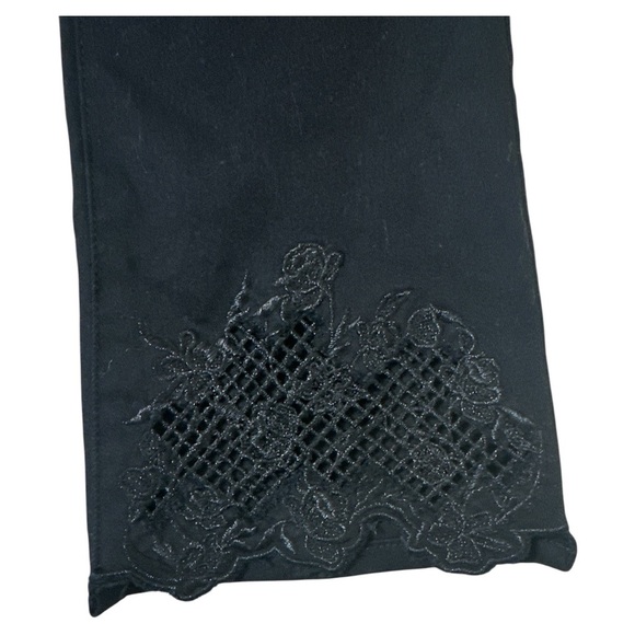 White House Black Market High-Rise Bootcut
Embroidered-Hem Crop Jeans Size 4 NWT - Picture 5 of 11